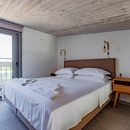 Irissa * Παραλία Ιρίων