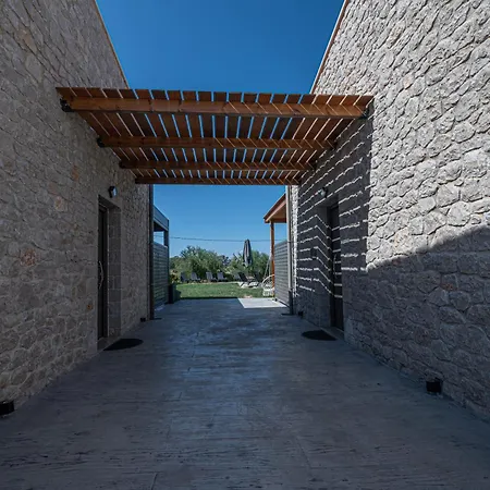 Irissa * Paralia Irion