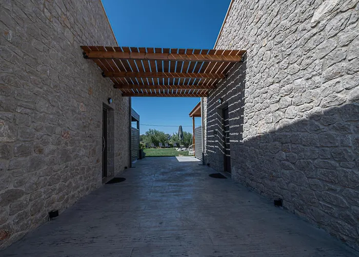 Irissa * Paralia Irion